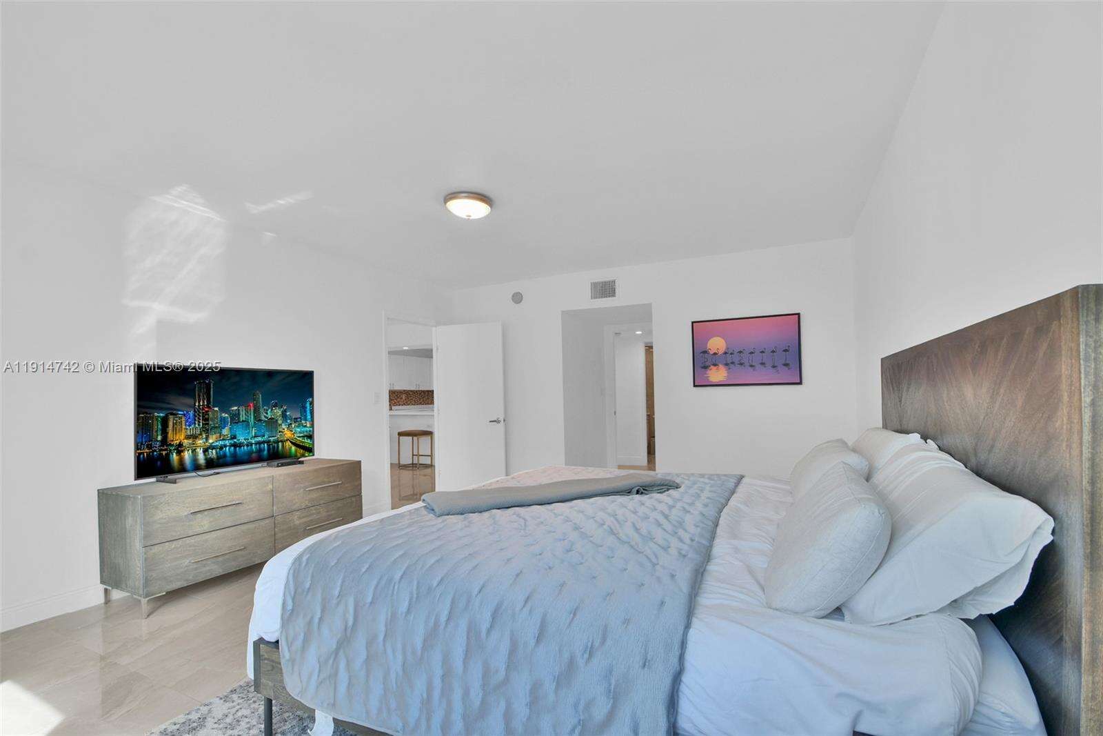 Roney Palace Unit #1002 | Picture 7