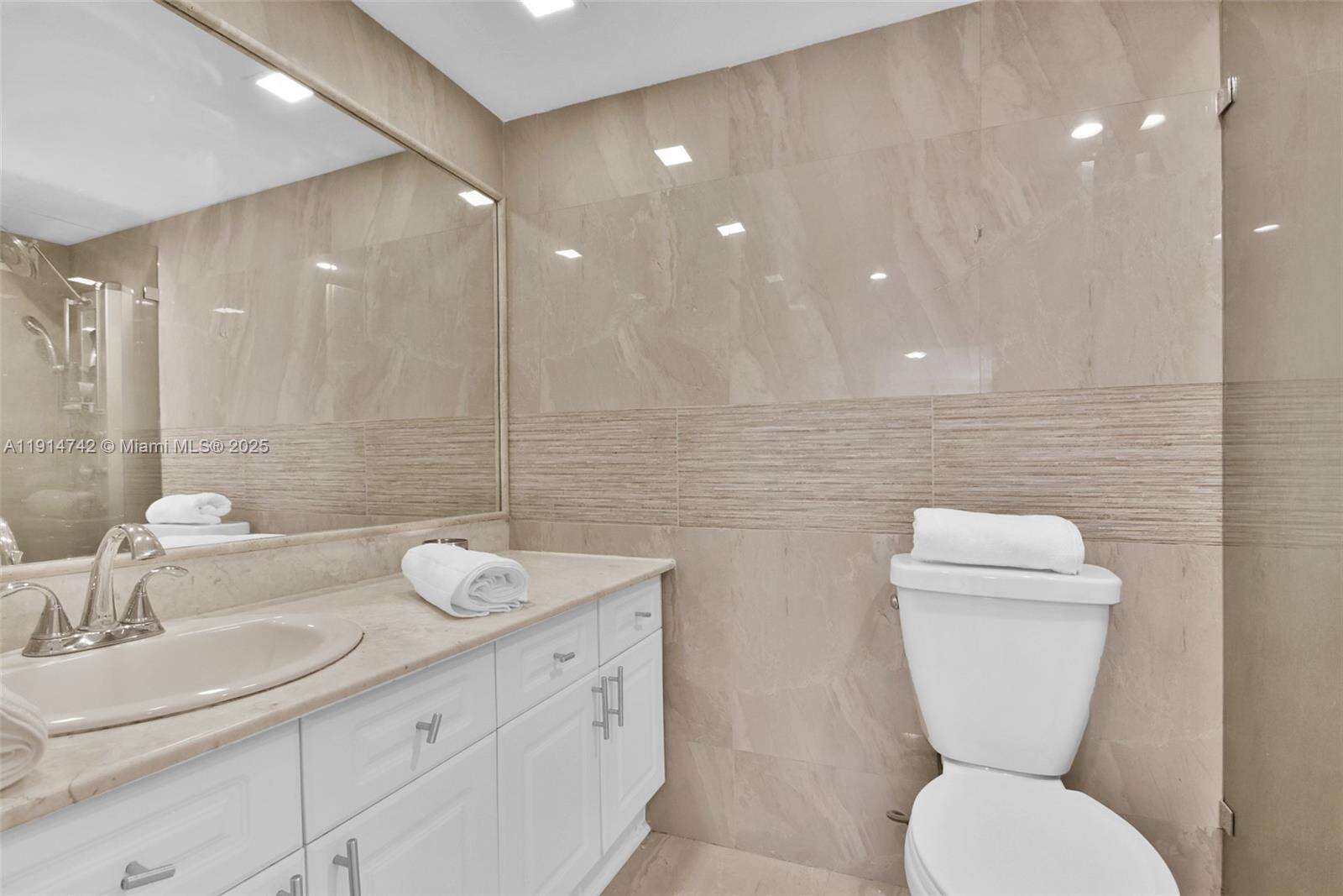 Roney Palace Unit #1002 | Picture 8