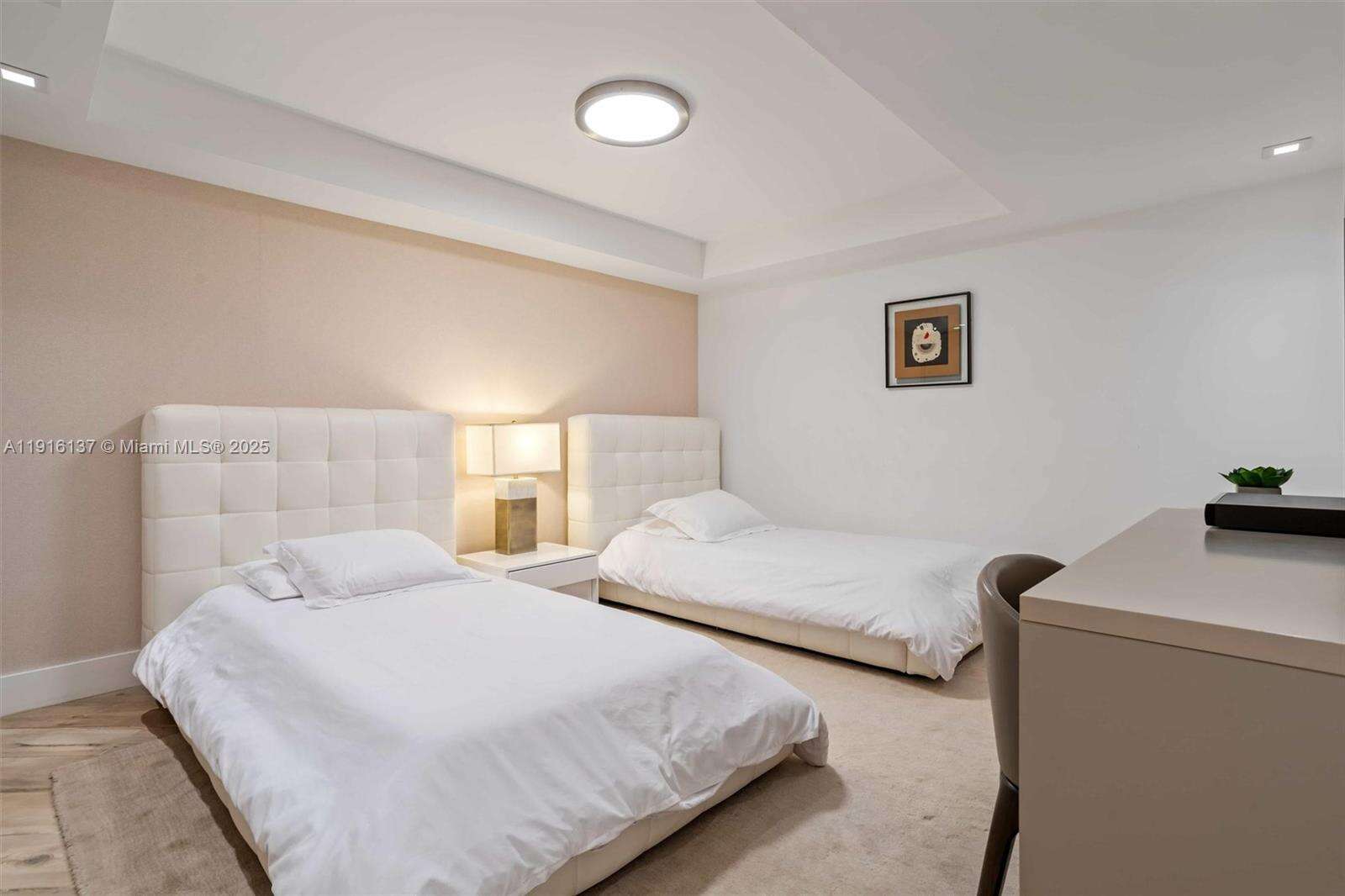 Roney Palace Unit #1432 | Picture 29