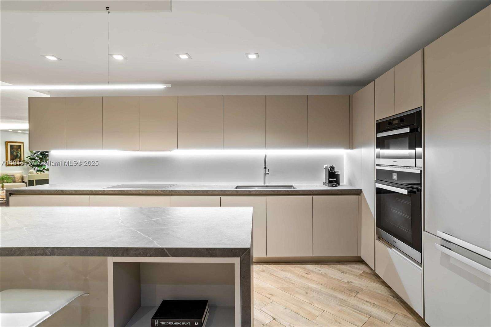 Roney Palace Unit #1432 | Picture 40