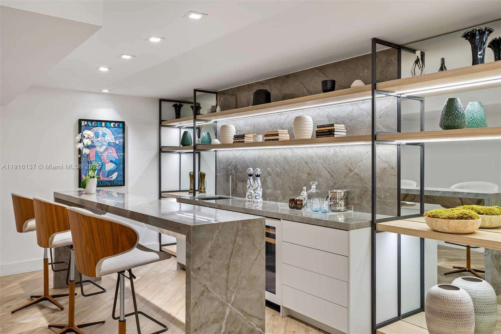 Roney Palace Unit #1432 | Picture 49