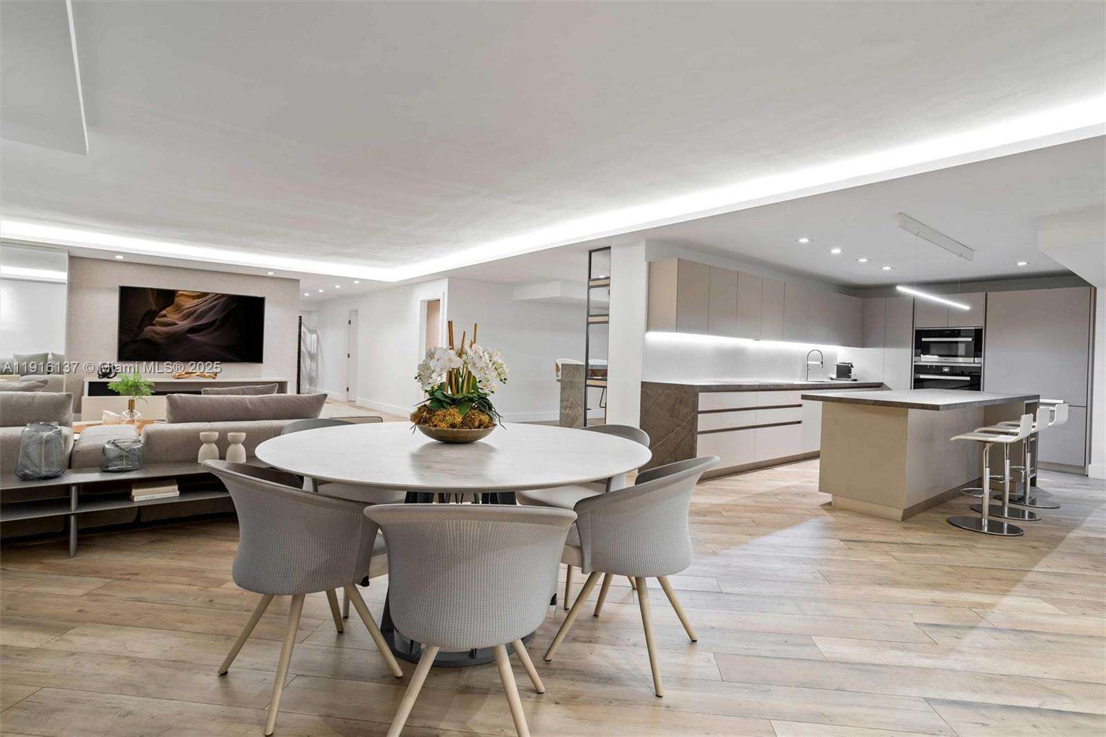 Roney Palace Unit #1432 | Picture 52