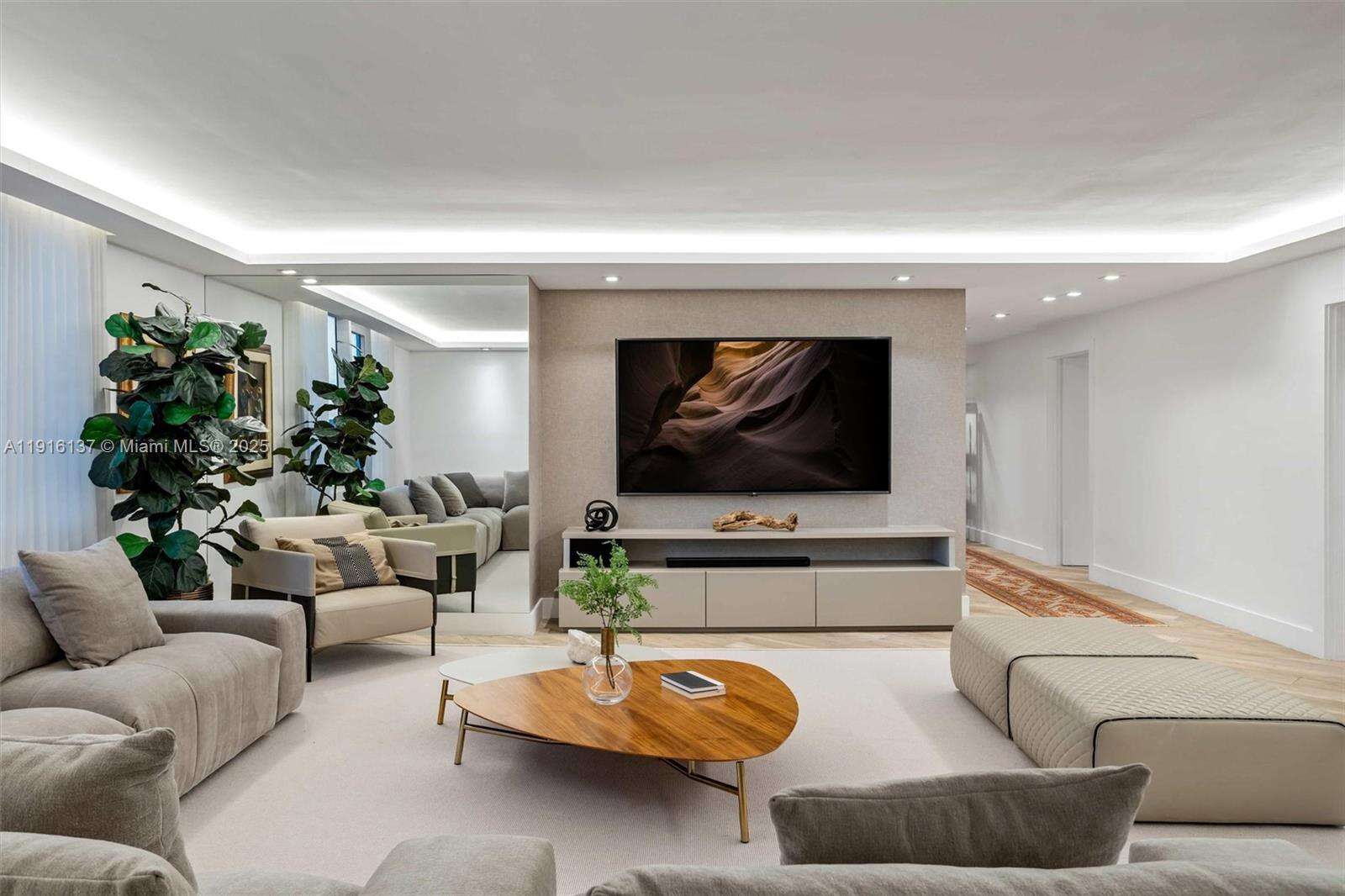 Roney Palace Unit #1432 | Picture 56