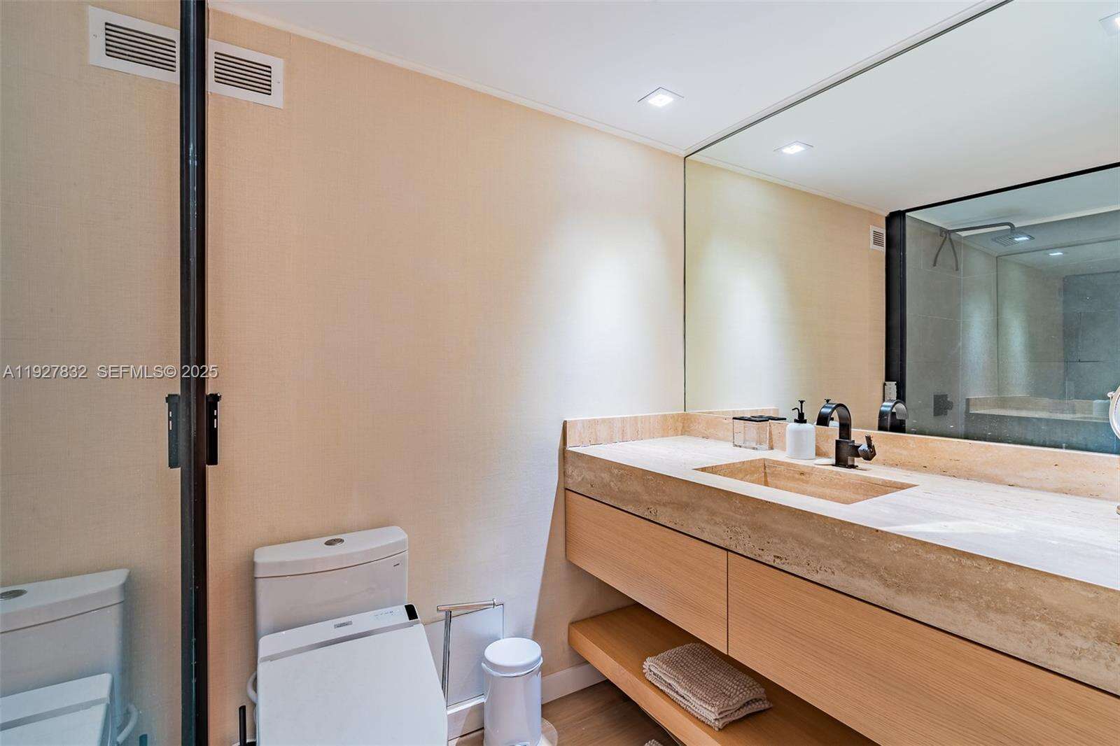 Roney Palace Unit #719 | Picture 11