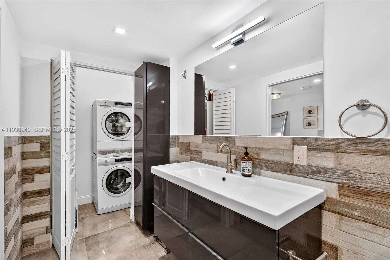 Roney Palace Unit #714 | Picture 12