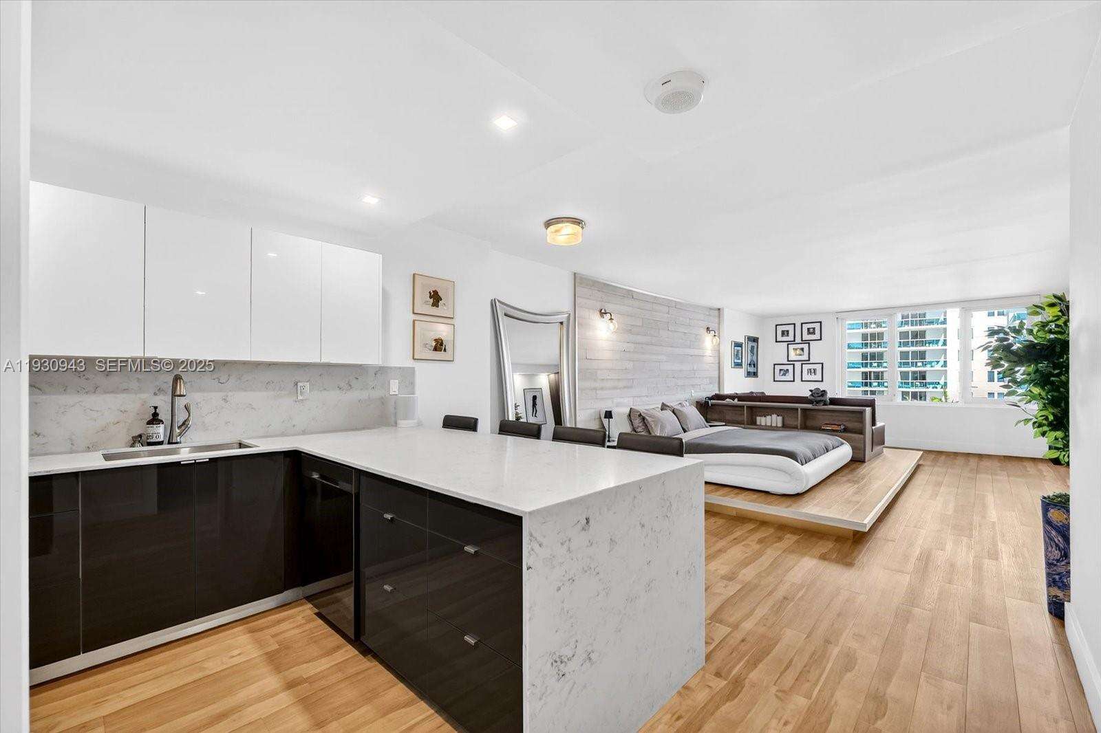 Roney Palace Unit #714 | Picture 10