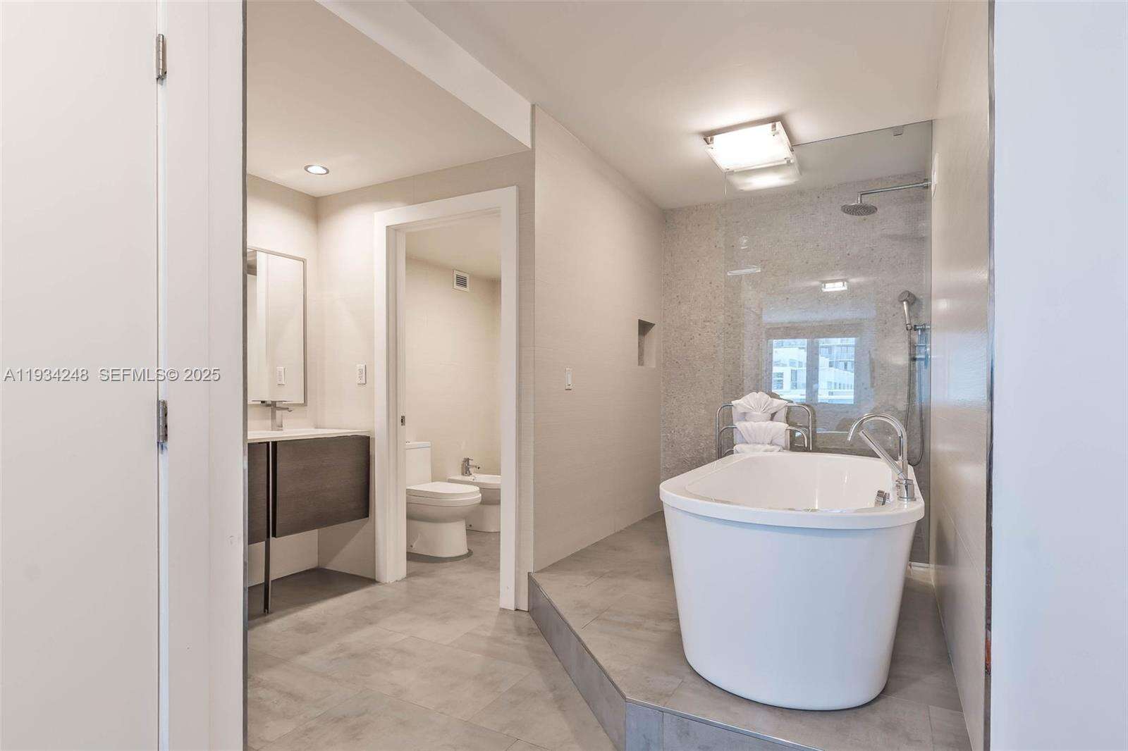 Roney Palace Unit #507 | Picture 16