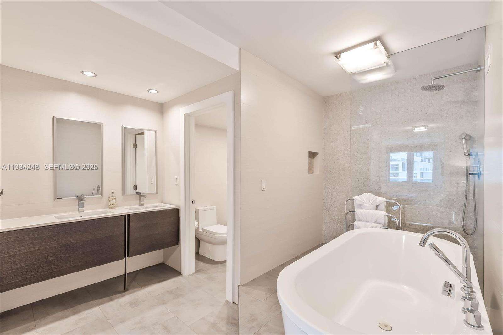 Roney Palace Unit #507 | Picture 17