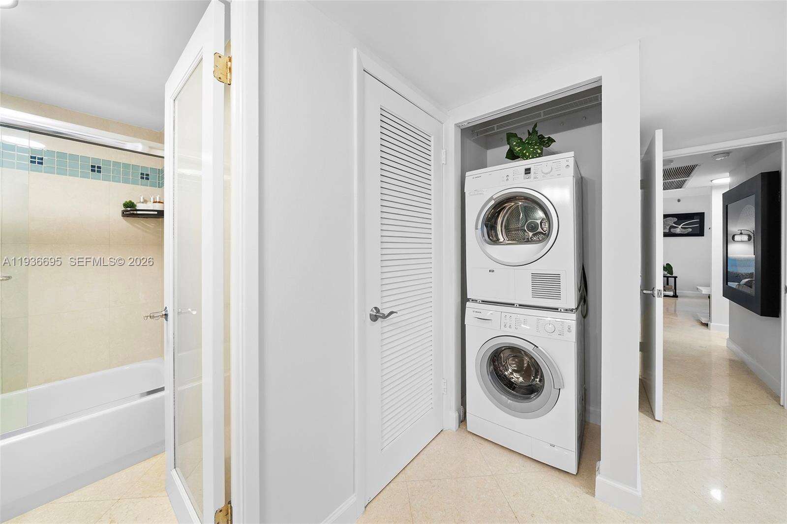 Roney Palace Unit #408 | Picture 12