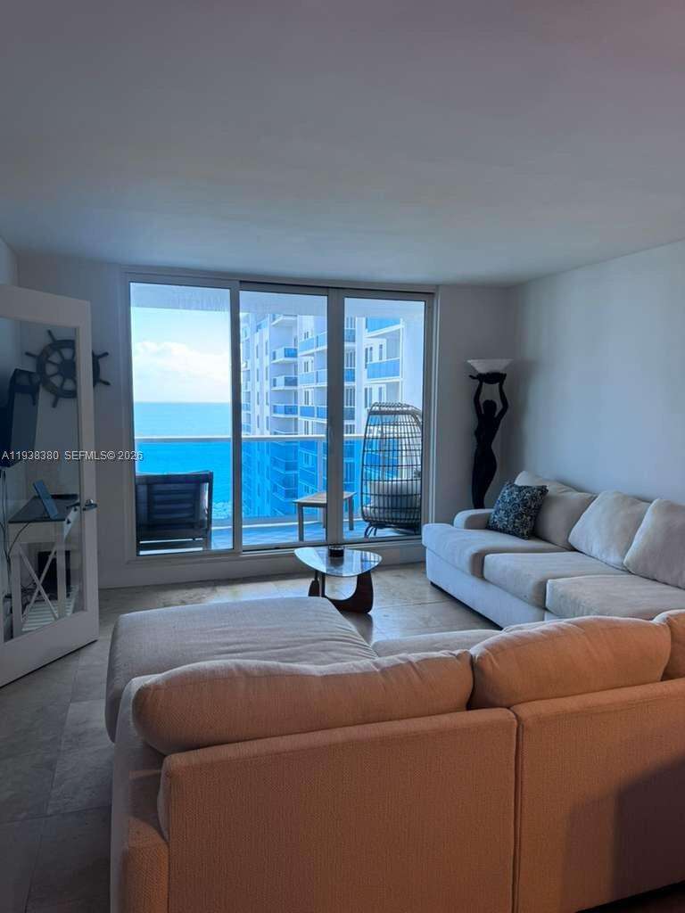 Roney Palace Unit #1425 | Picture 7