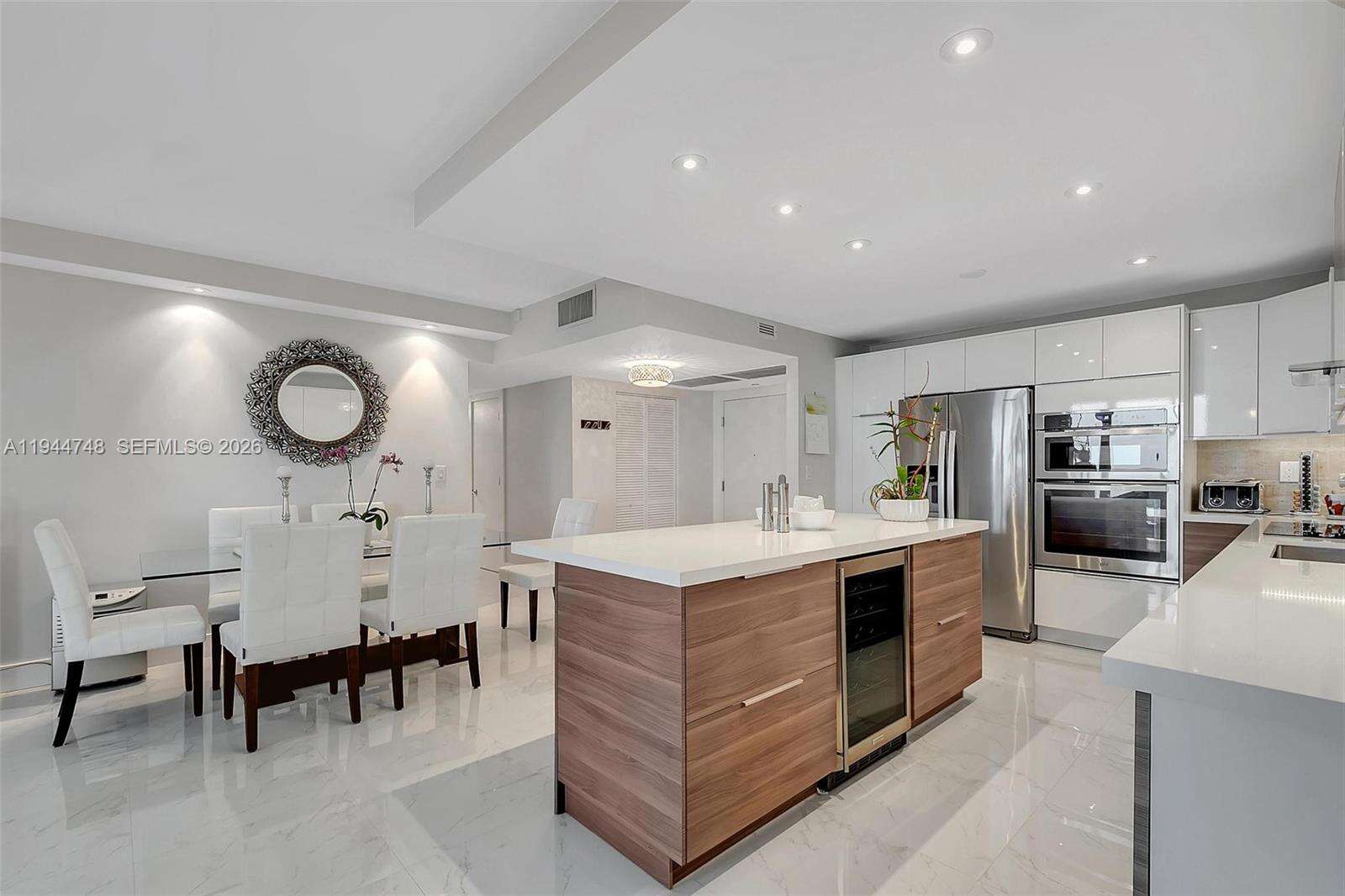 Roney Palace Unit #810 | Picture 4