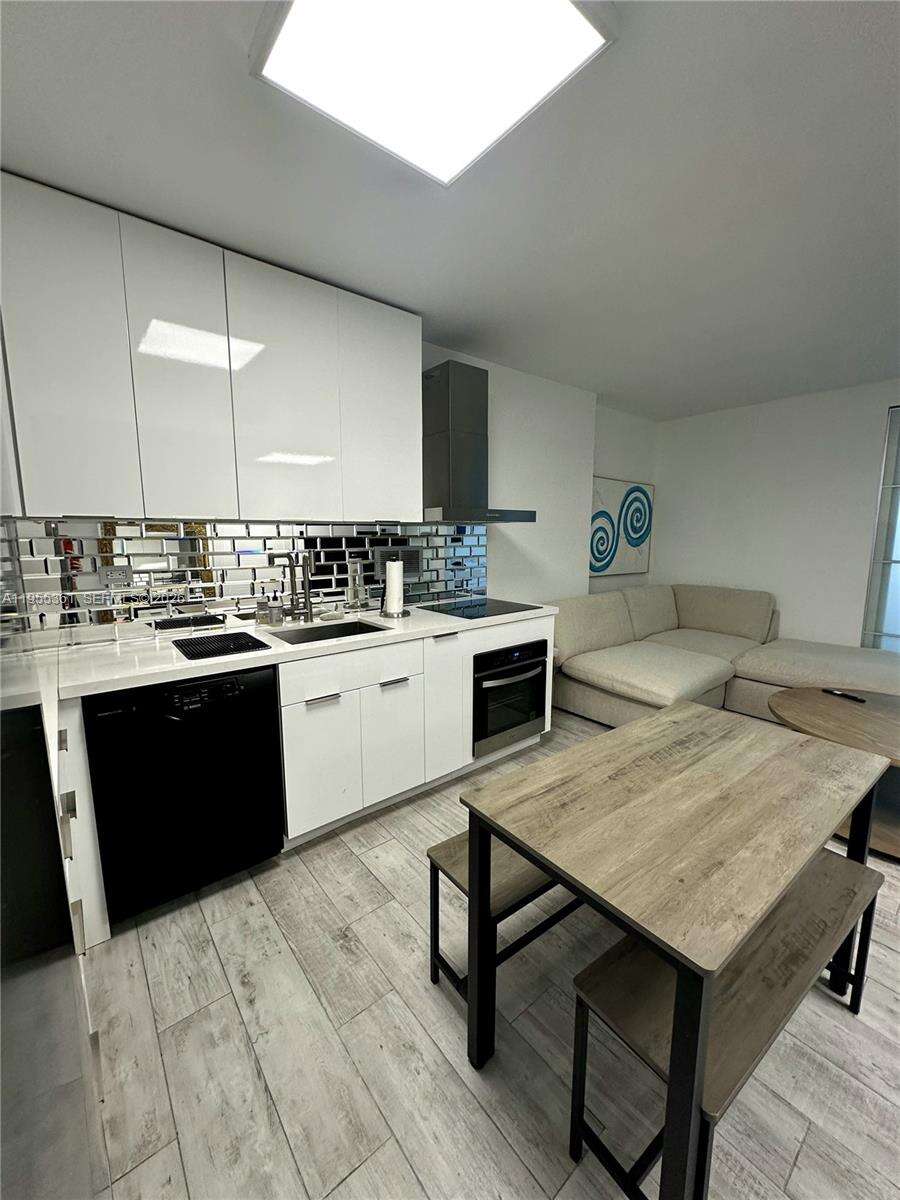 Roney Palace Unit #321 | Picture 9