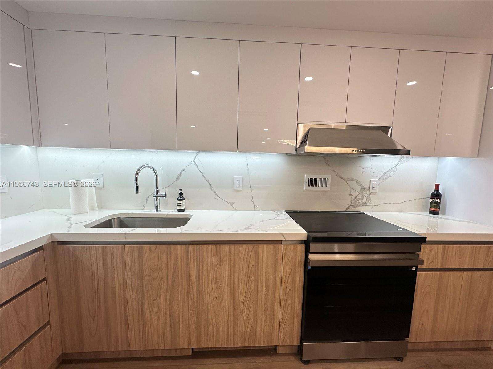 Roney Palace Unit #1421 | Picture 11