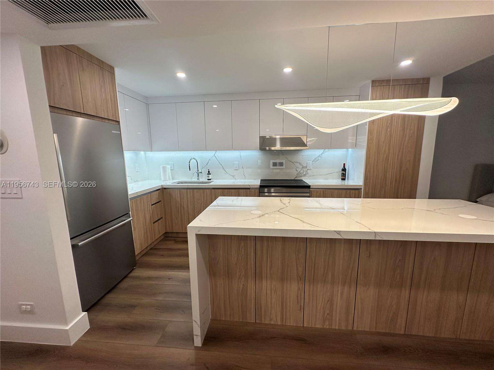 Roney Palace Unit #1421 | Picture 8