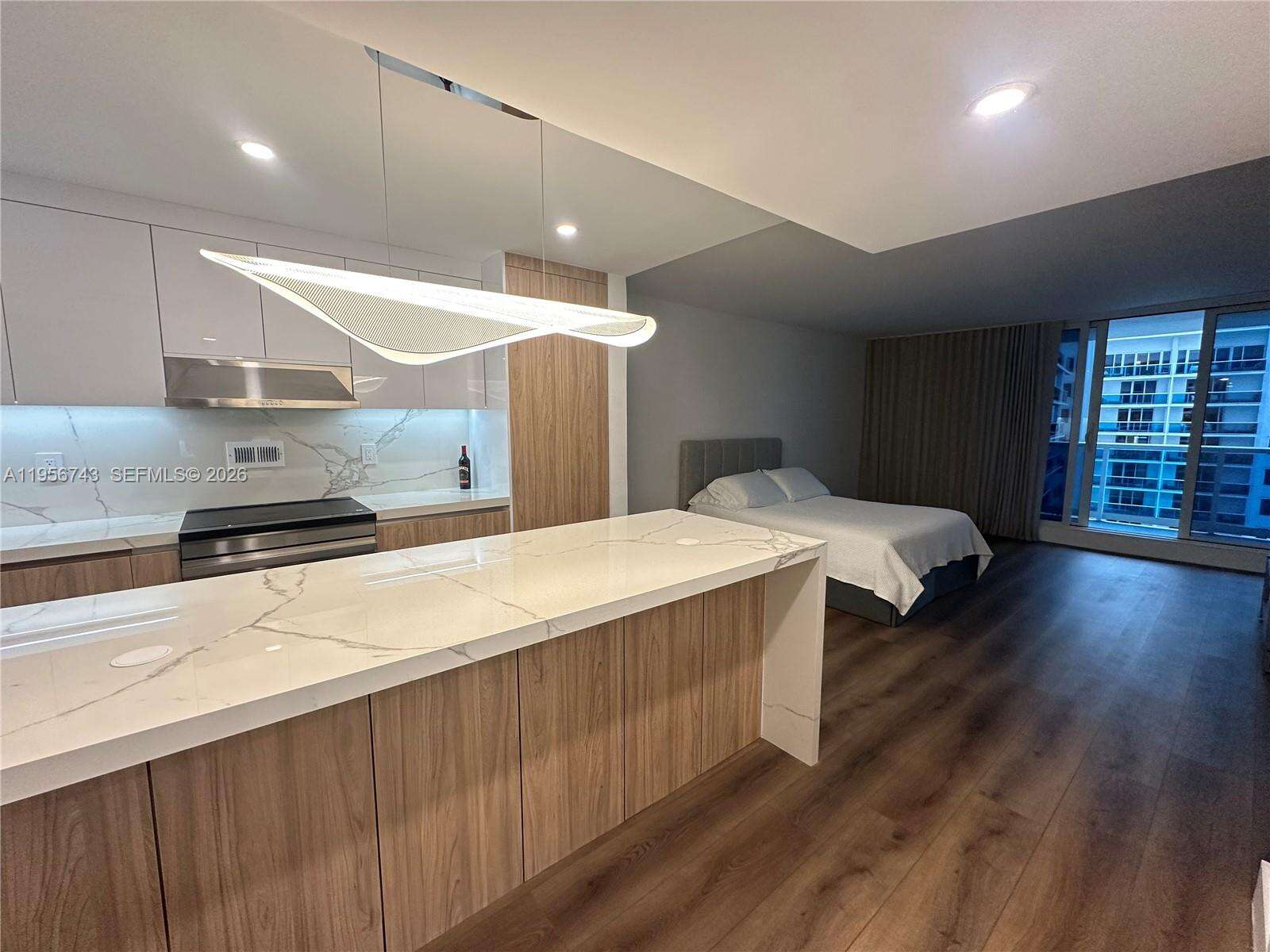 Roney Palace Unit #1421 | Picture 9