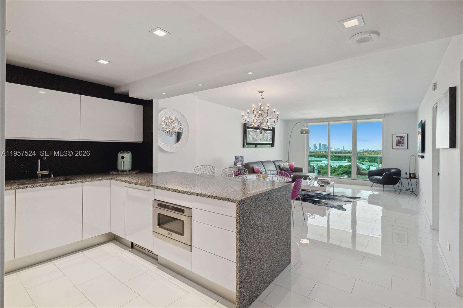 Roney Palace Unit #1234 | Picture 3