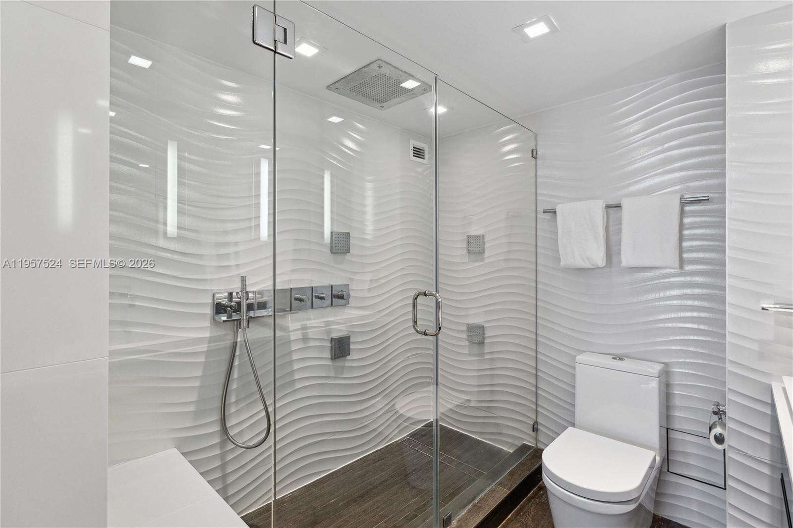 Roney Palace Unit #1234 | Picture 9