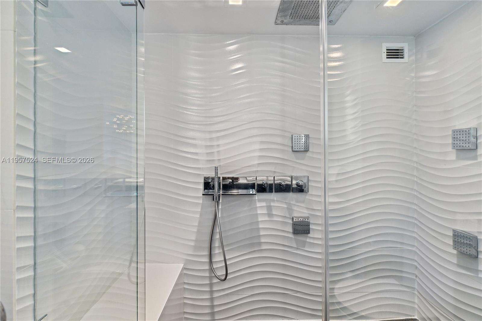 Roney Palace Unit #1234 | Picture 10