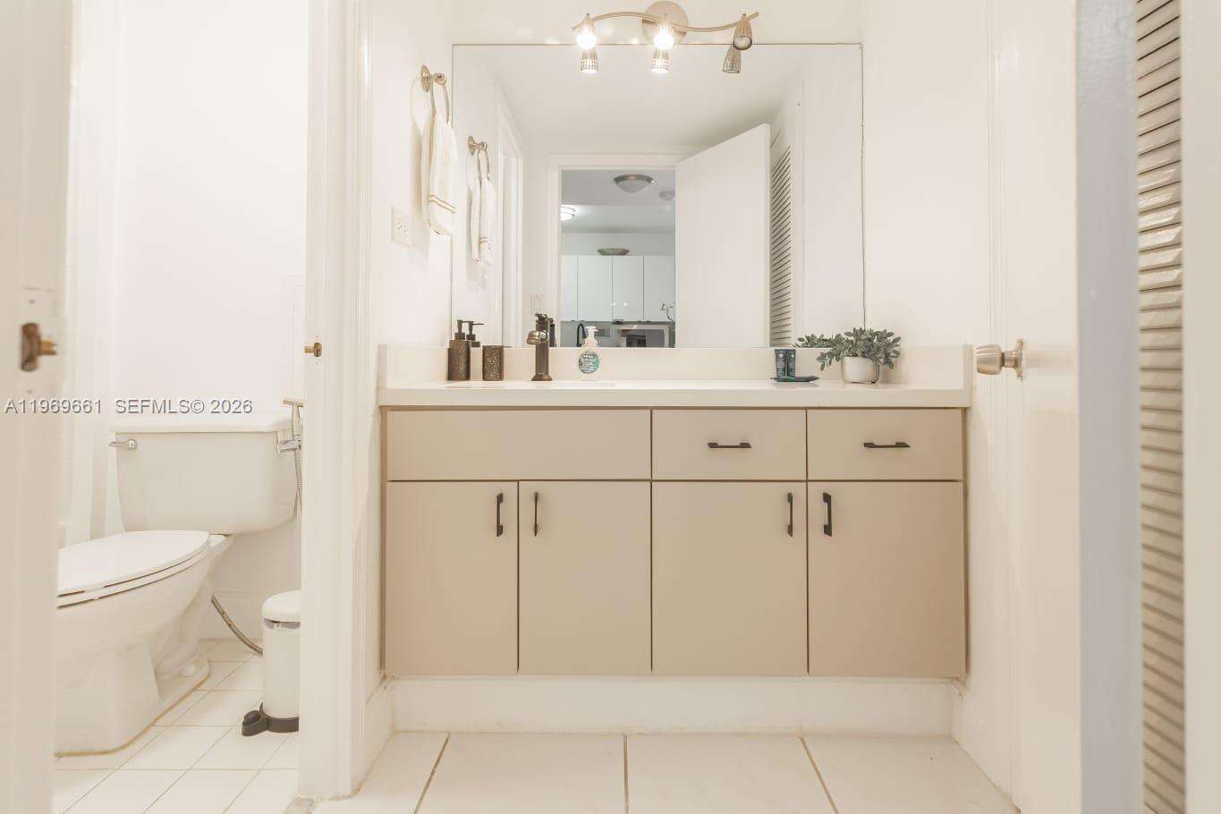 Roney Palace Unit #423 | Picture 5