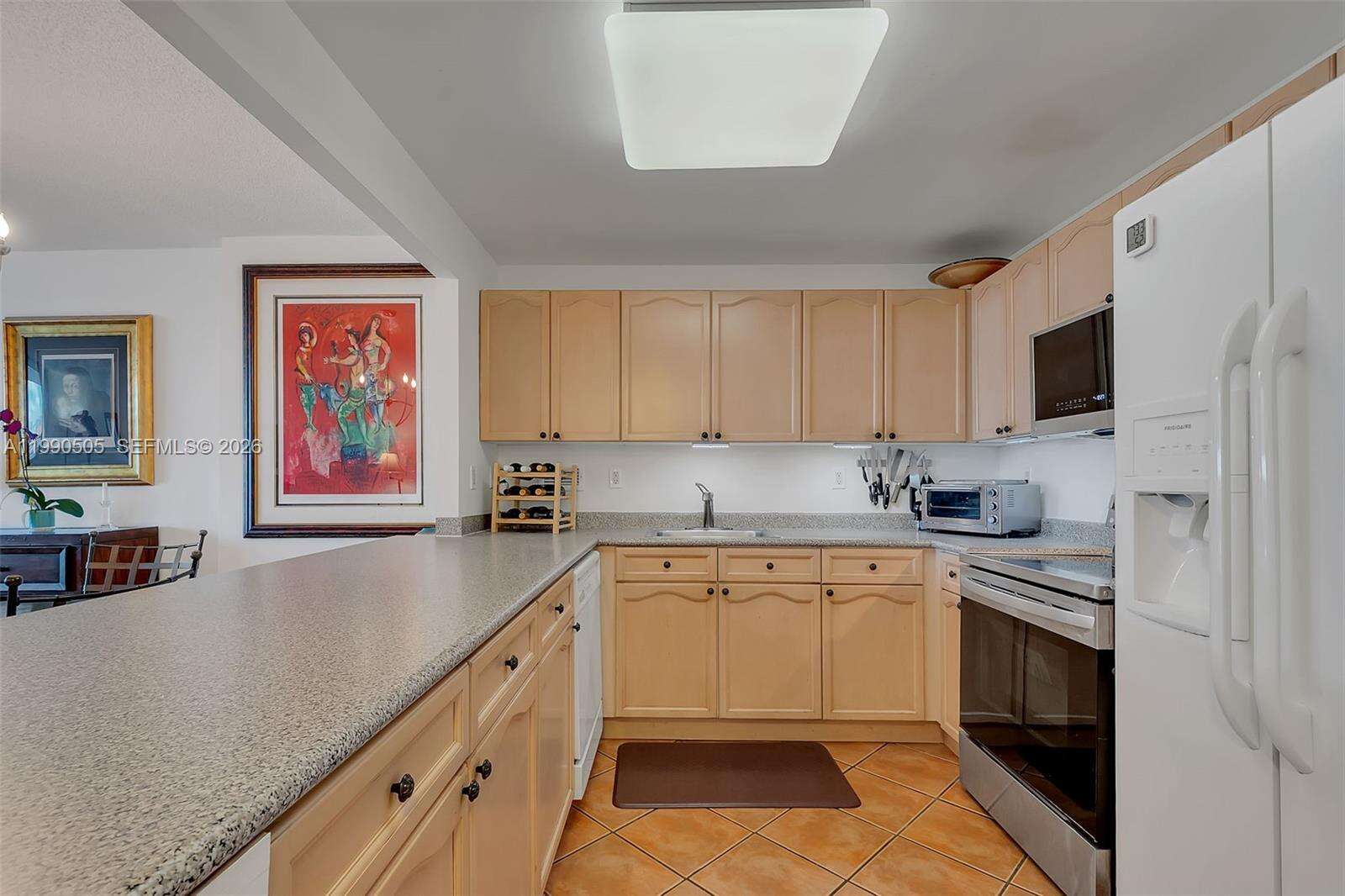 Roney Palace Unit #533 | Picture 12