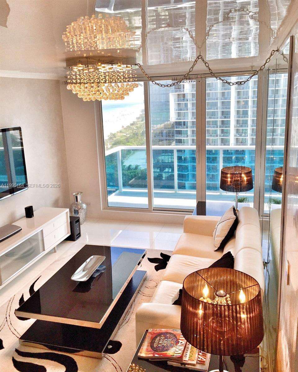 Roney Palace Unit #1507 | Picture 2