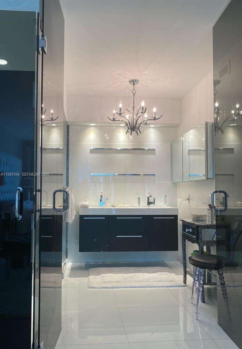 Roney Palace Unit #1507 | Picture 11