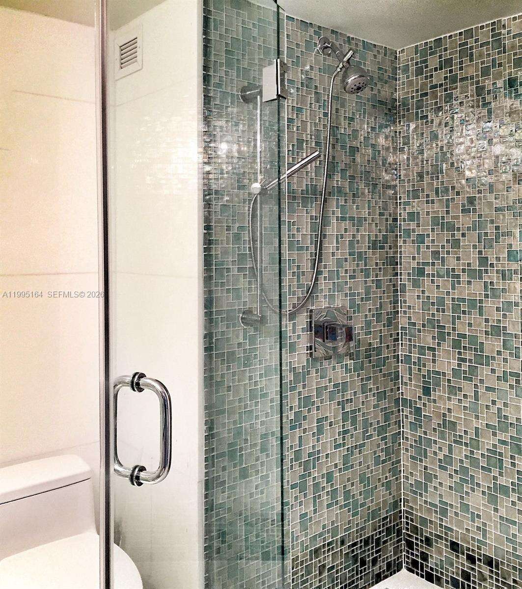 Roney Palace Unit #1507 | Picture 18