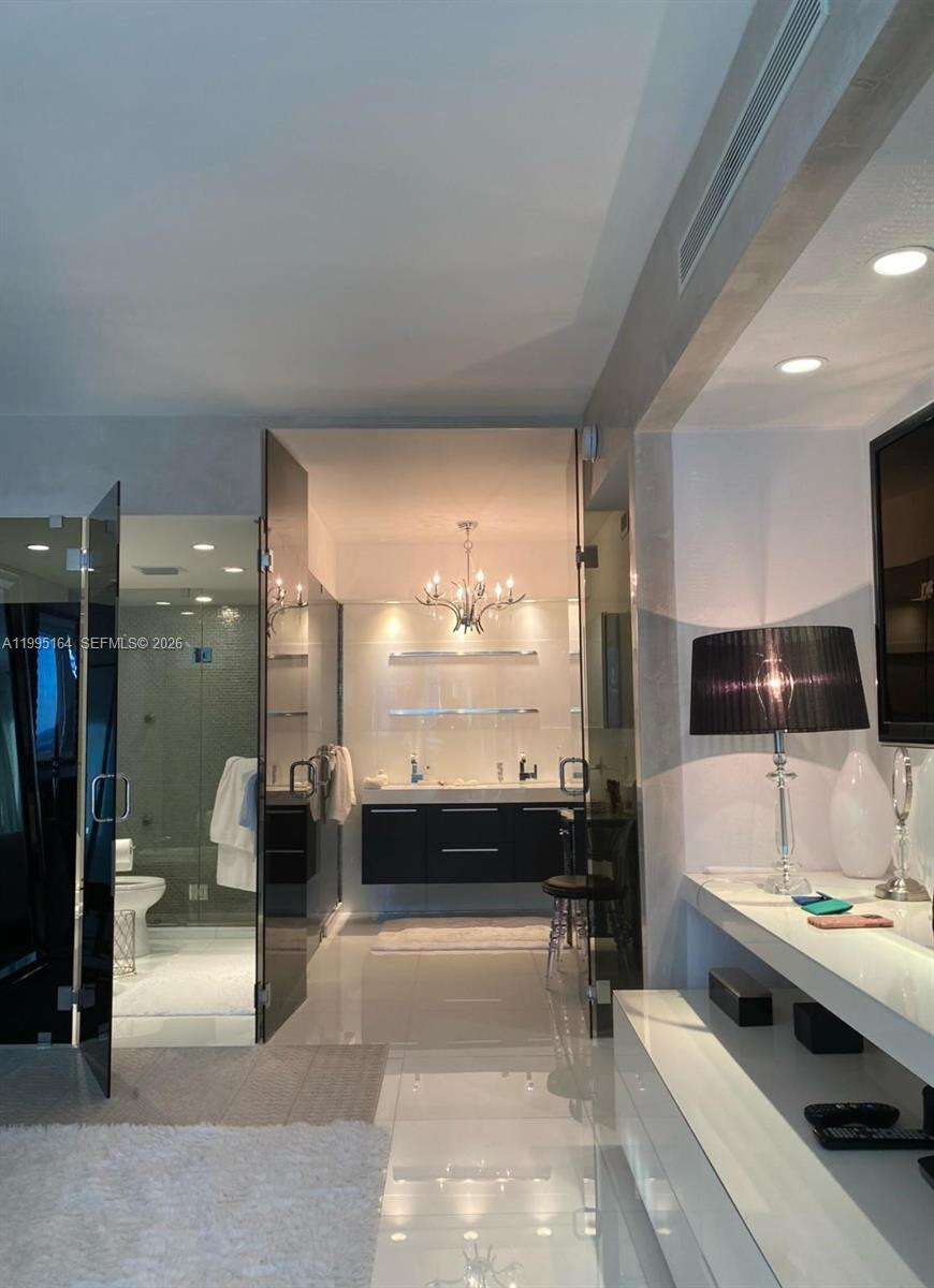 Roney Palace Unit #1507 | Picture 9