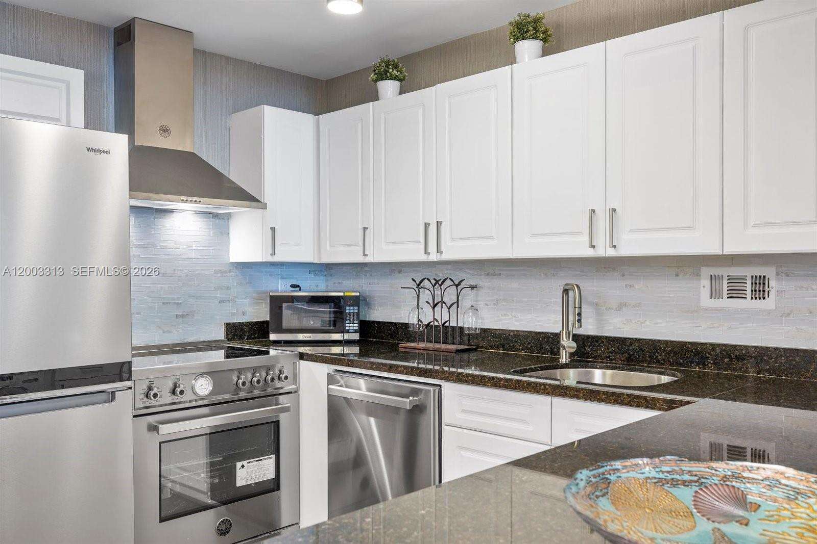 Roney Palace Unit #421 | Picture 13