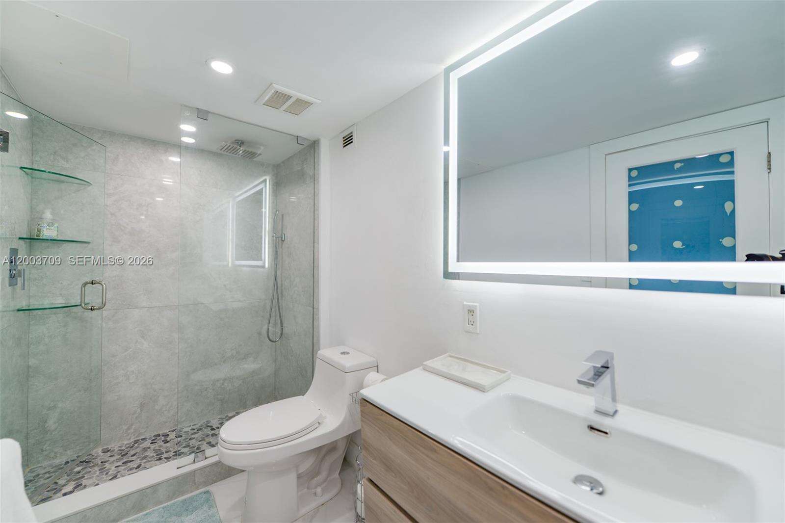 Roney Palace Unit #529 | Picture 17