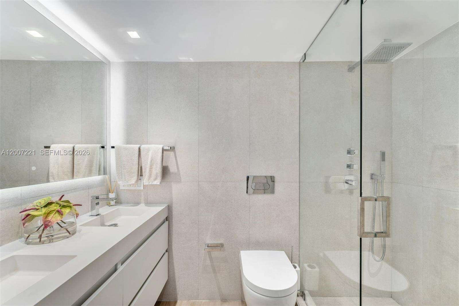 Roney Palace Unit #902 | Picture 16