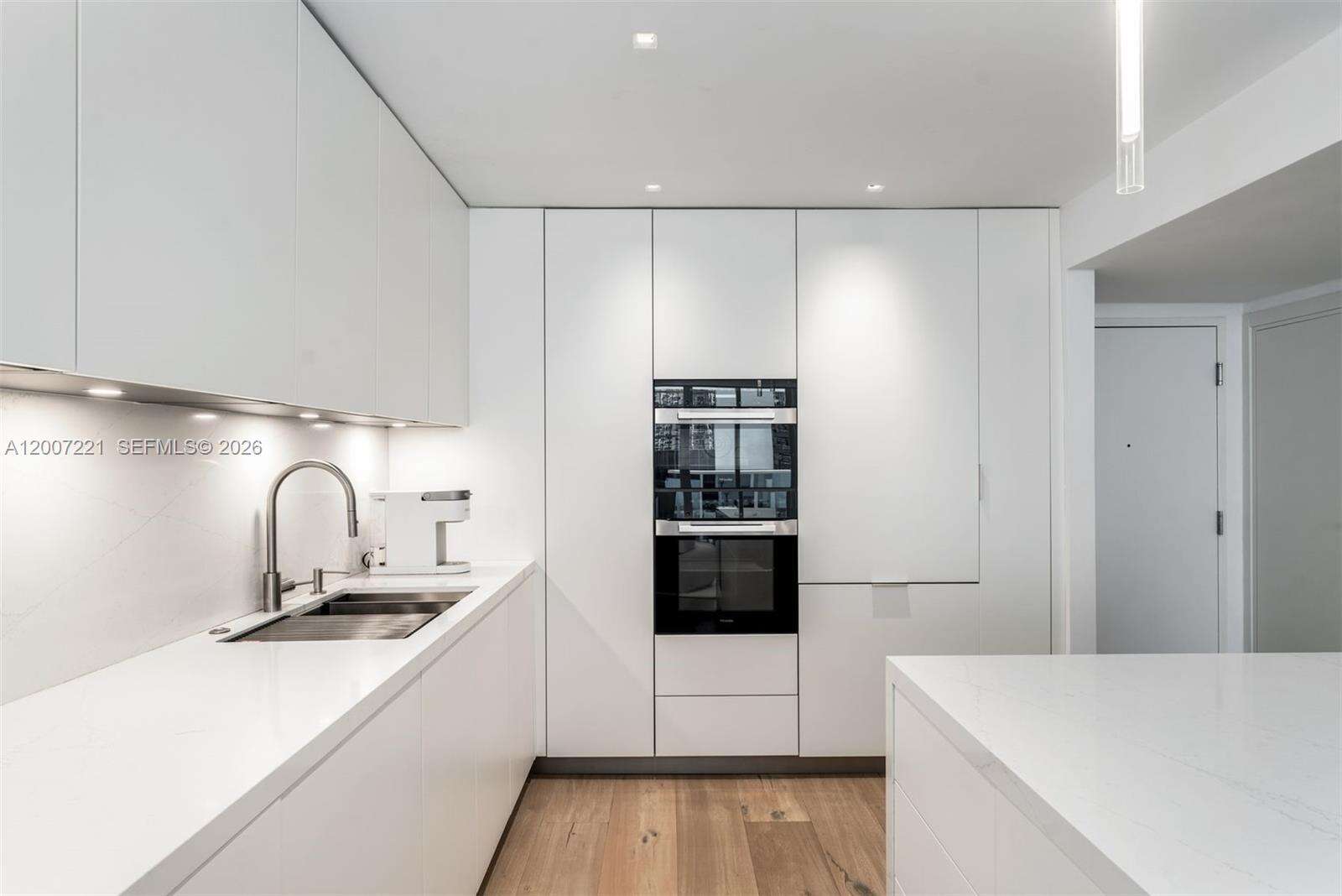 Roney Palace Unit #902 | Picture 5