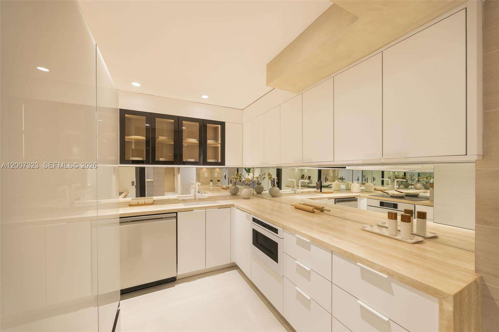 Roney Palace Unit #526 | Picture 11