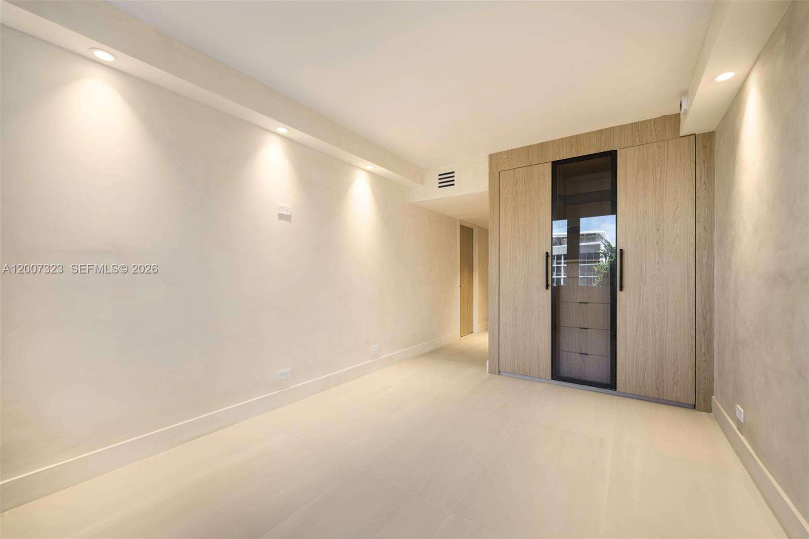 Roney Palace Unit #526 | Picture 14