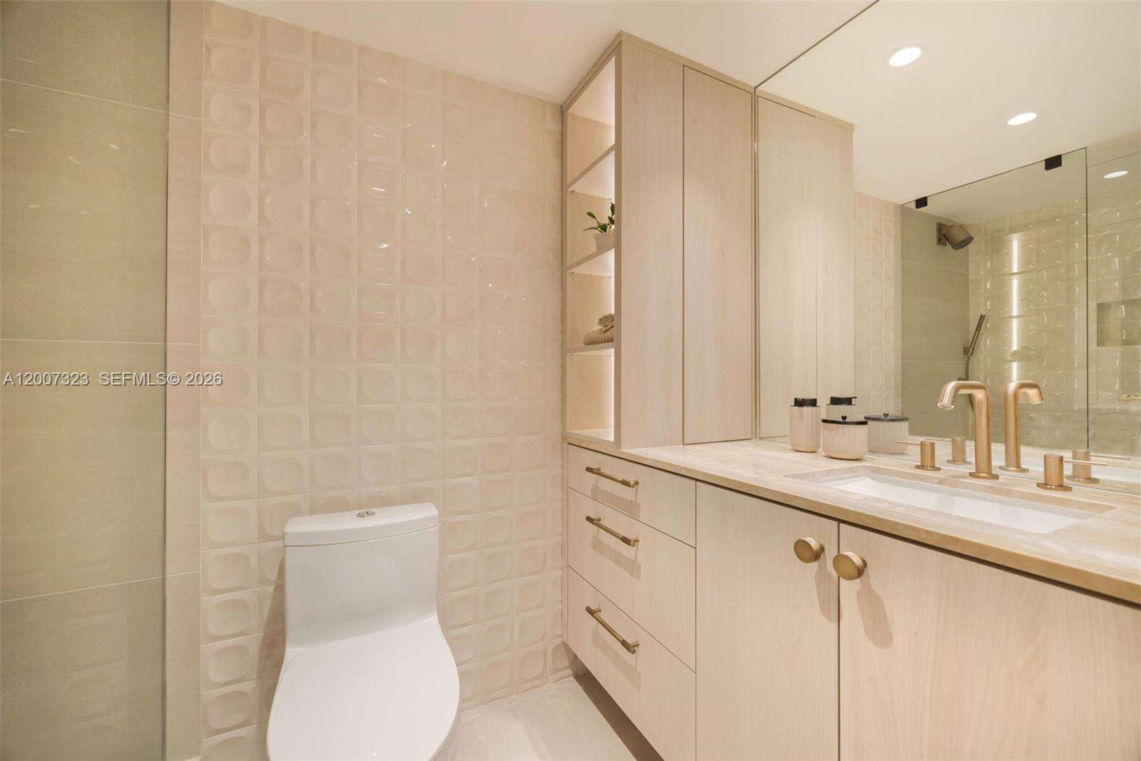 Roney Palace Unit #526 | Picture 16