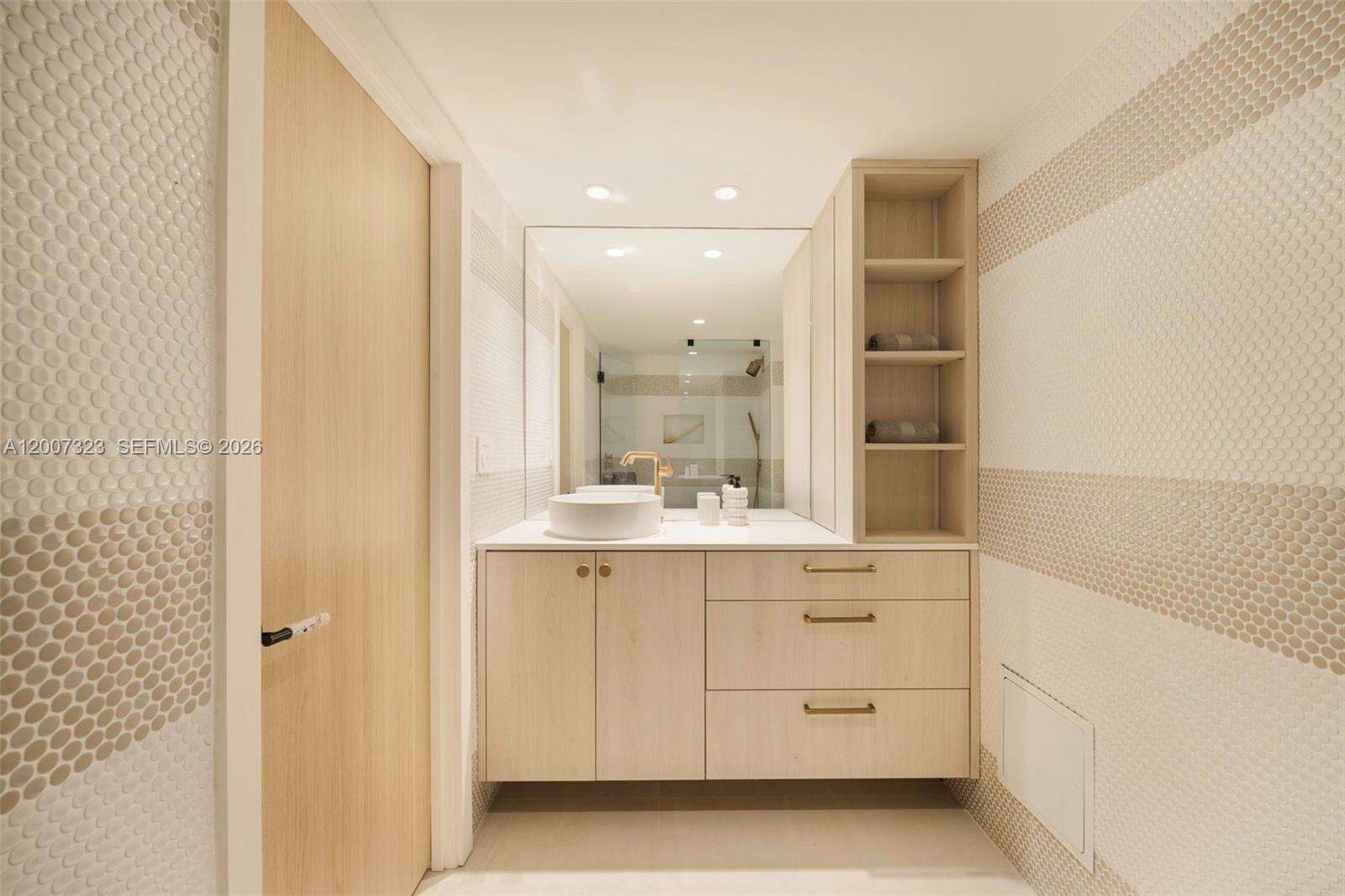 Roney Palace Unit #526 | Picture 19