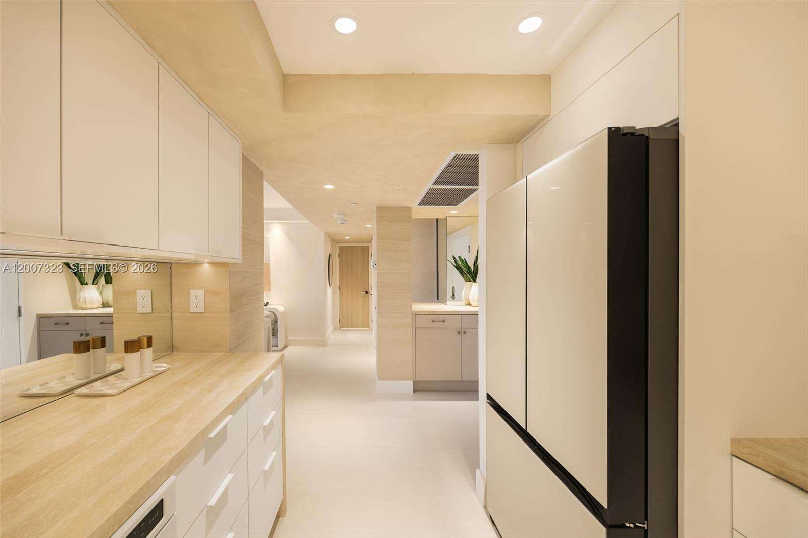 Roney Palace Unit #526 | Picture 10