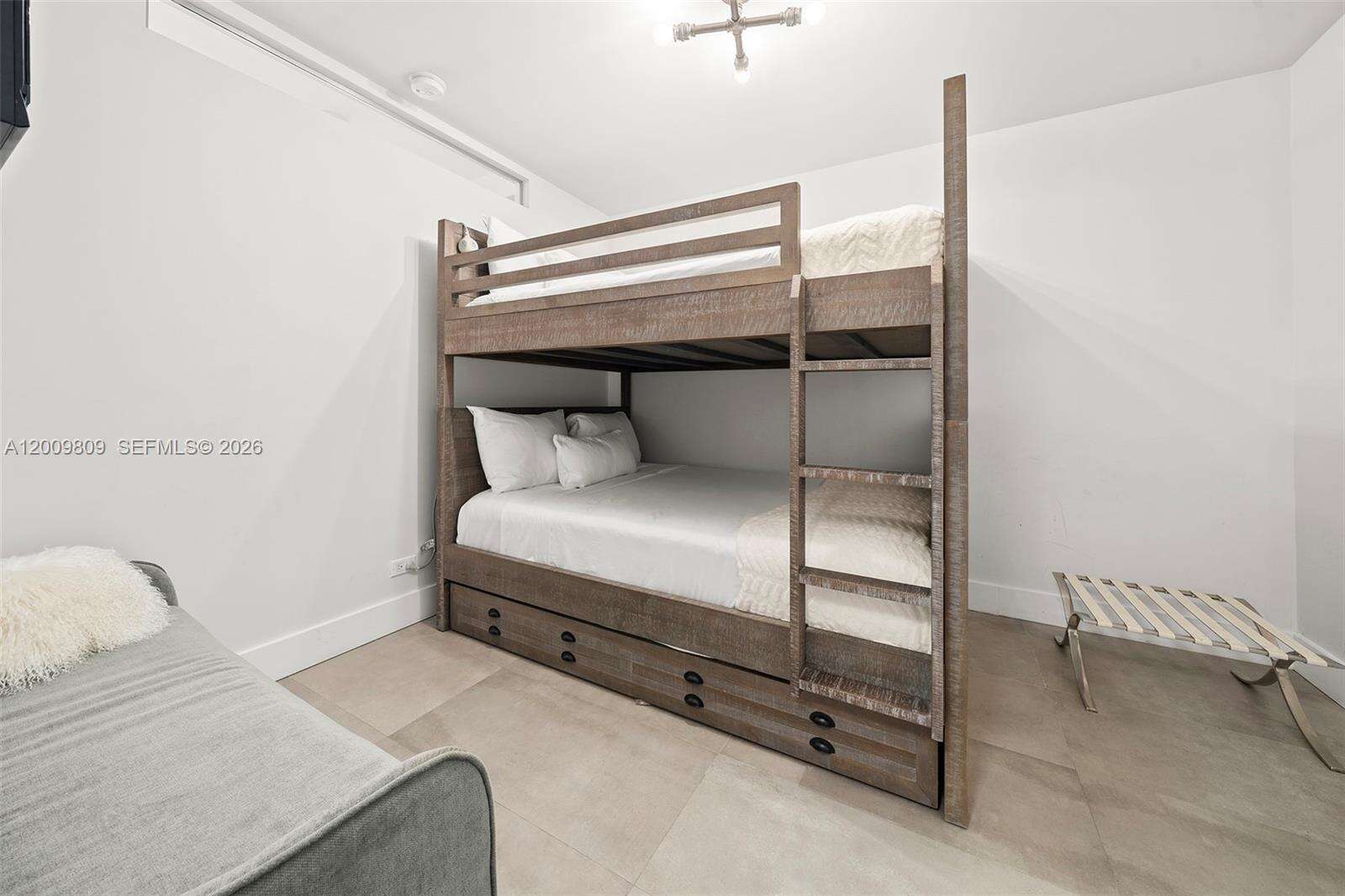 Roney Palace Unit #1533 | Picture 17