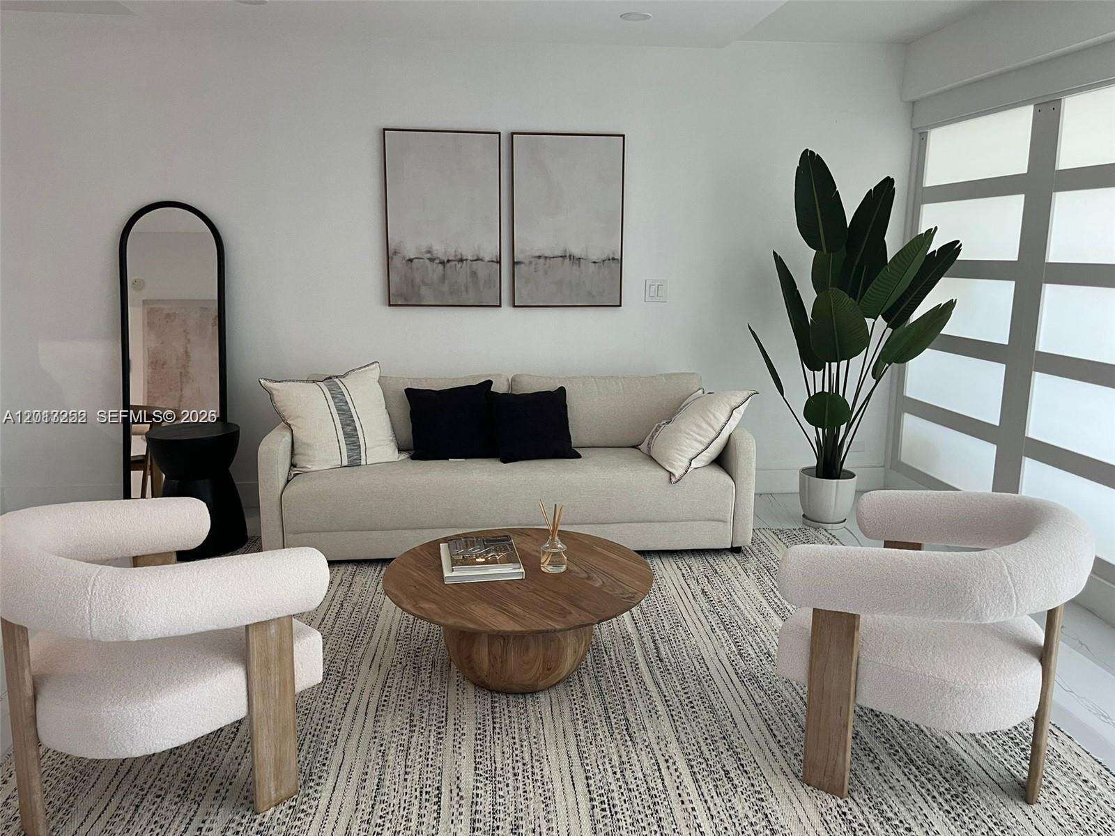Roney Palace Unit #628 | Picture 1