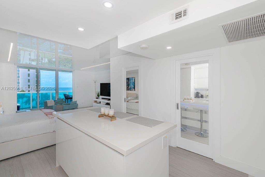 Roney Palace Unit #811 | Picture 2