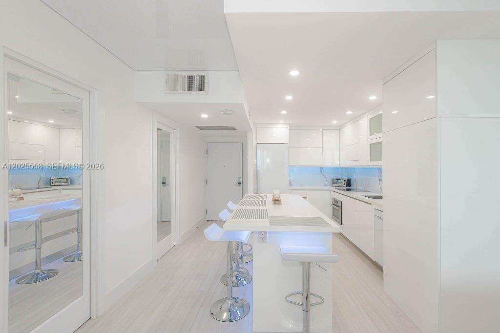 Roney Palace Unit #811 | Picture 15