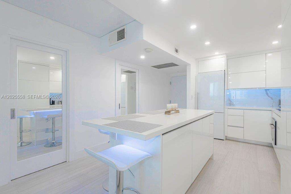 Roney Palace Unit #811 | Picture 17