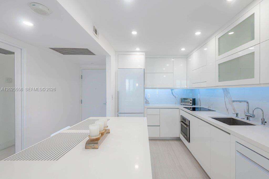 Roney Palace Unit #811 | Picture 18