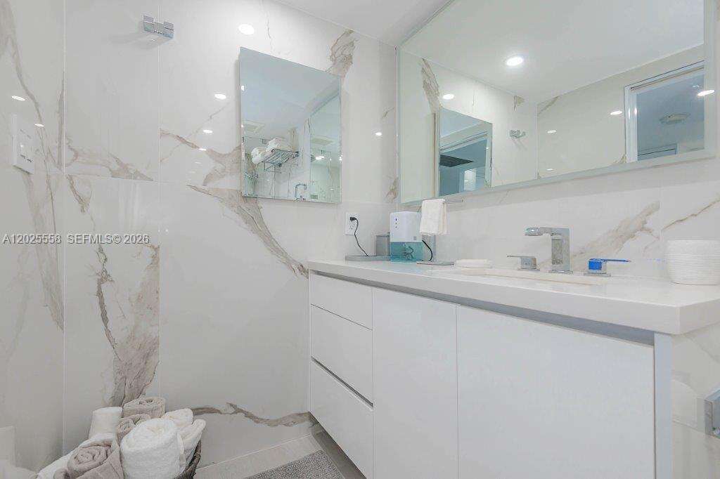 Roney Palace Unit #811 | Picture 20