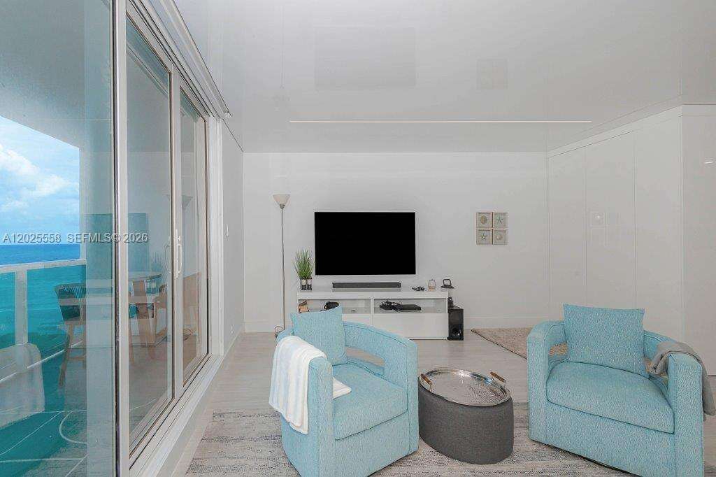 Roney Palace Unit #811 | Picture 10