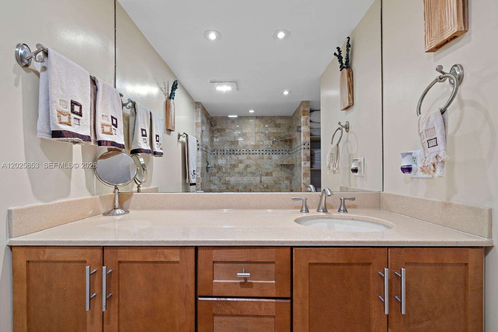 Roney Palace Unit #519 | Picture 34