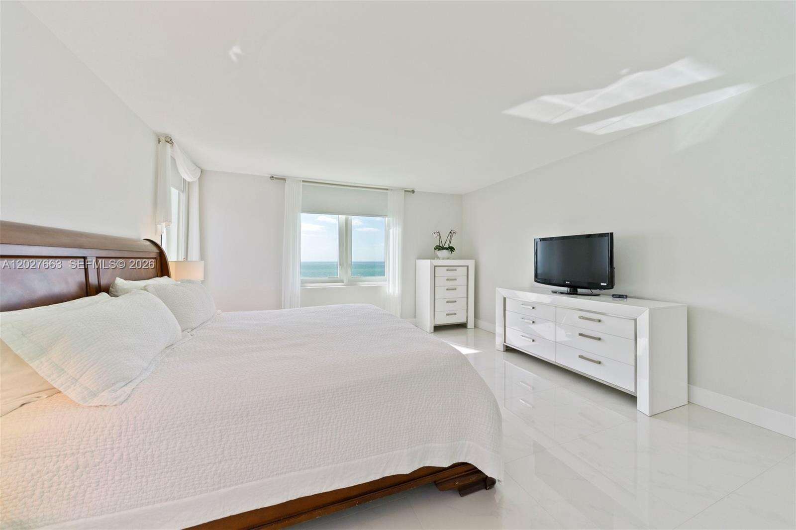 Roney Palace Unit #1210 | Picture 17