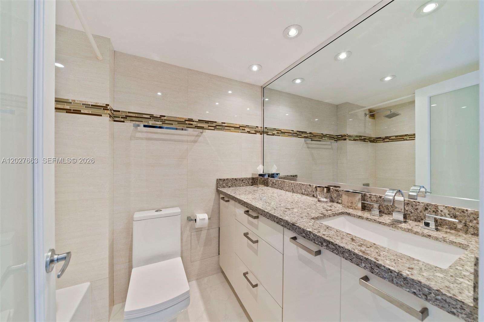 Roney Palace Unit #1210 | Picture 18