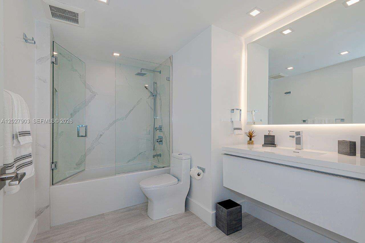Roney Palace Unit #739 | Picture 19