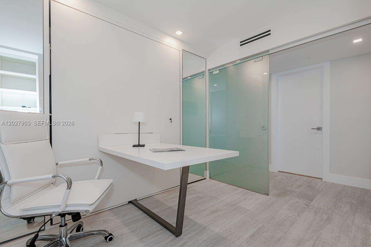 Roney Palace Unit #739 | Picture 21